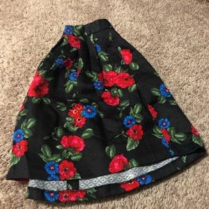 Beautiful floral red skirt new with pockets